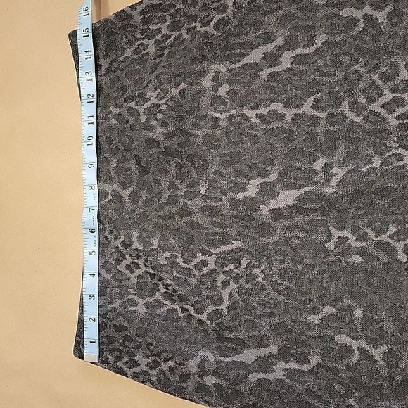Studio Point, Size 6 Black / Gray Leopard or Cheetah Pencil Skirt, Exc. Cond. - Picture 4 of 10